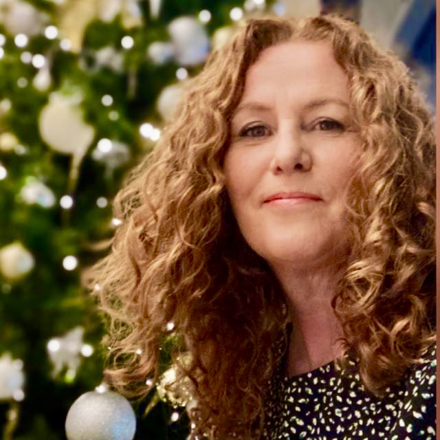 Commissioner for Oaths in Ballyshannon, Donegal. Elizabeth Morrow provides witnessing and certification of statutory declarations, affidavits, and oaths by appointment.